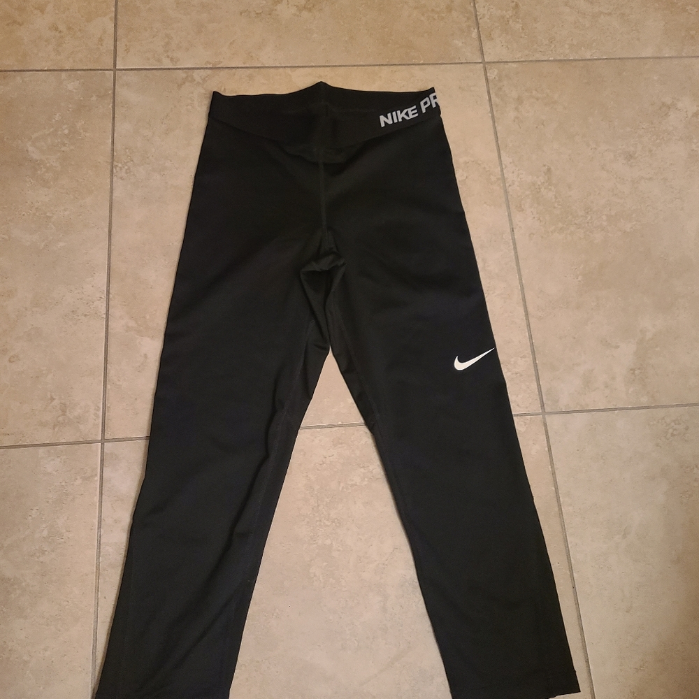 Black Nike Pro - Size Medium
